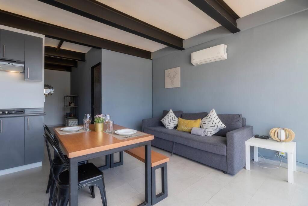 2ph Large 2brm 3 Bath Ac Private Terrace Holiday home *